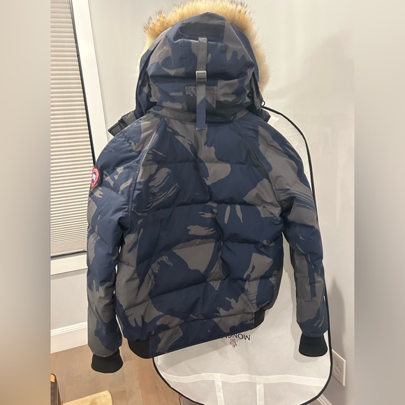 Canada Goose Printed Bomber Jacket - Picture 3 of 7